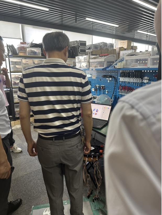 熱烈歡迎楊浦區(qū)科學技術委員會和上海無線電設備研究所各領(lǐng)導蒞臨我司參觀指導!.jpg 熱烈歡迎楊浦區科學(xué)技術委員會和(hé)上海無線電設備研究所各(gè)領(lǐng)導蒞臨我司參觀指導!.jpg