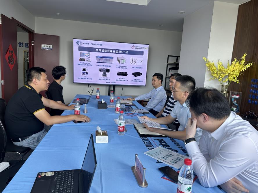 熱烈歡迎楊浦區科學技術委員會和上海無(wú)線電設備研究所各領導蒞臨(lín)我司參觀指導!.jpg 熱烈歡迎楊浦區科學技術委員會(huì)和上(shàng)海無線電設備研究所各領導蒞臨我司參觀指(zhǐ)導!.jpg