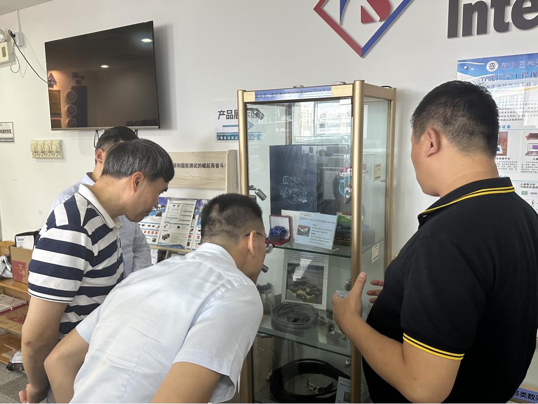 熱烈歡迎楊浦區(qū)科學技術委(wěi)員會和上海無線(xiàn)電設備研究所各領導(dǎo)蒞臨我司參觀指導!.jpg 熱烈歡迎楊浦區科學技術委員會和上海無線電設備研究所各領導蒞臨我司參觀指導!.jpg